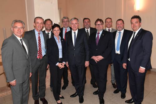 Gruppenfoto mit Sozialminister Stöger und allen 8 GeschäftsführerInnen der Integrativen Betriebe Österreich © Wien Work
