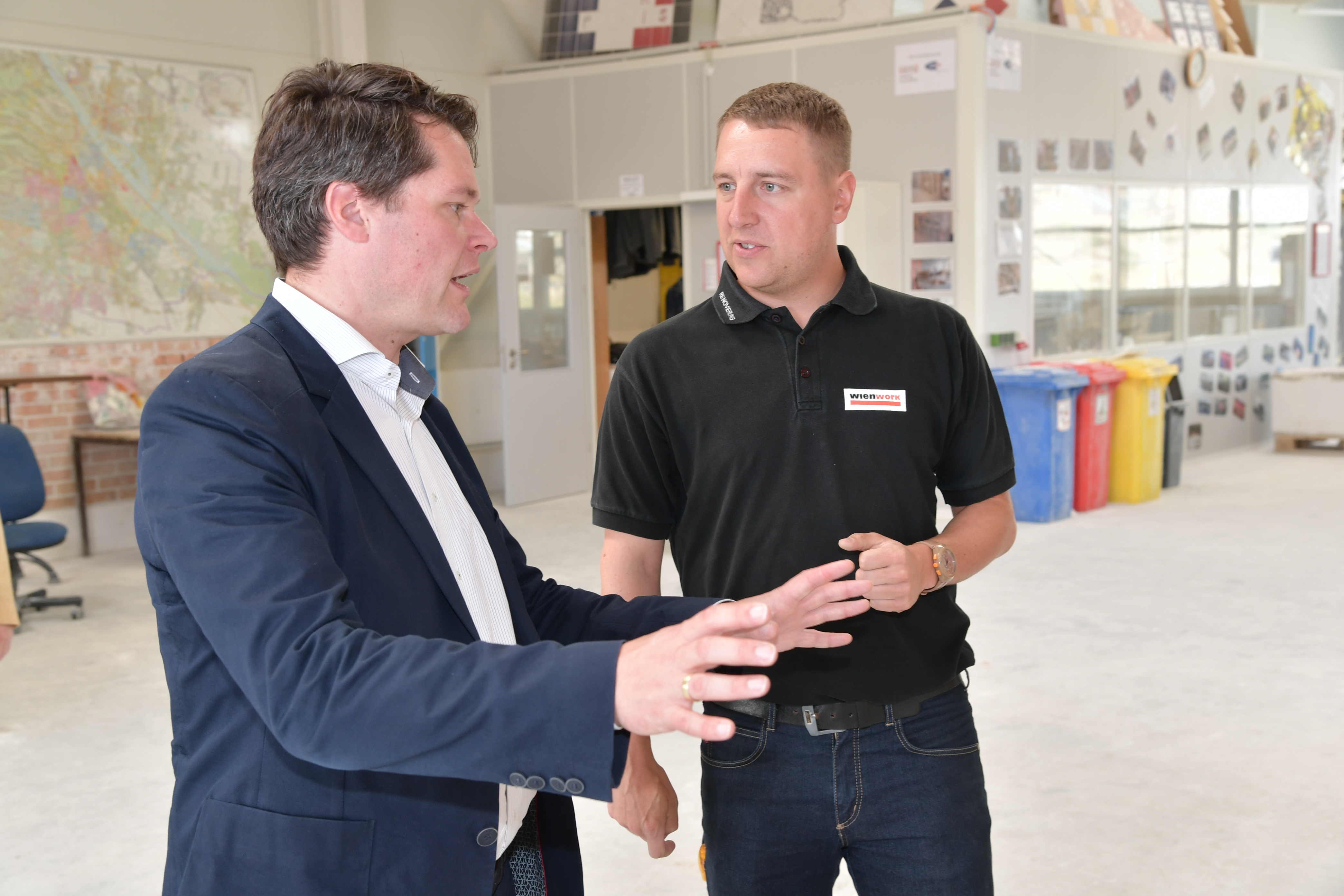 Bildungsstadtrat Jürgen Czernohorszky zu Besuch bei Wien Work - jetzt in der Ausbildung Renovierung © Wien Work