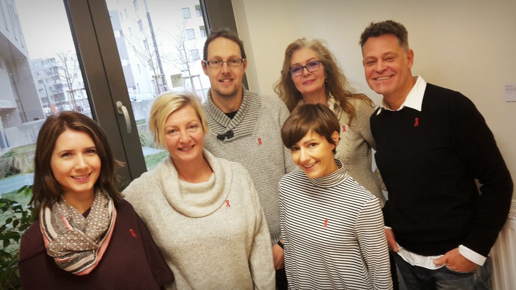 Unser Arbeitsassistenz-Team unterstütz den Welt-AIDS-Tag und trägt das Red Ribbon © Wien Work