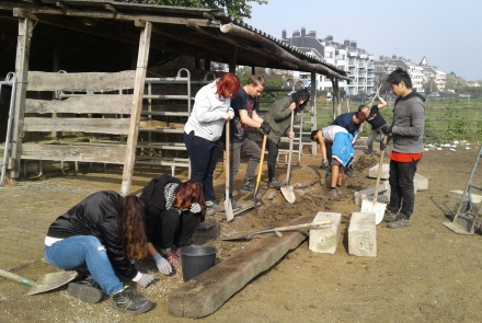 Jugendliche bei der Gartenarbeit / On the Job © wienwork