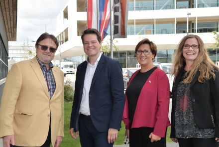 Bildungsstadtrat Jürgen Czernohorszky zu Besuch bei Wien Work - Gruppenbild © Wien Work