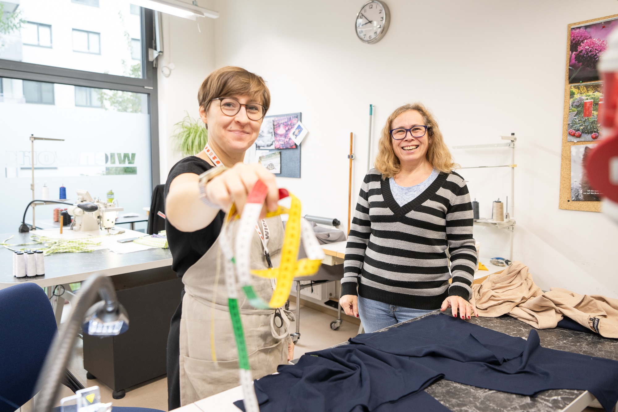 Näherei Mitarbeiter:innen ©wienwork/Luiza Puiu