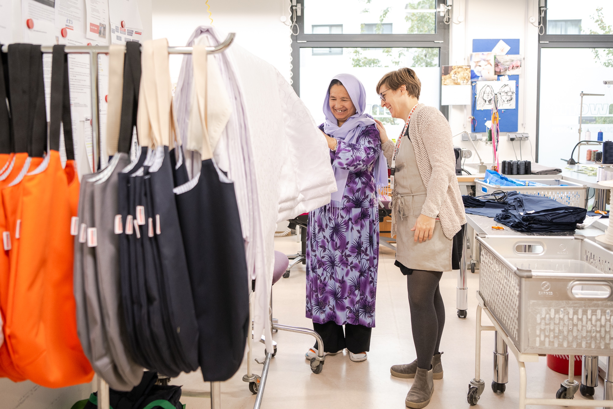 Näherei Mitarbeiter:innen ©wienwork/Luiza Puiu