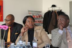 Namibischer Sozialminister und Botschafter vor "Afrika"-Bild von Alireza 003 © Wien Work