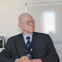 Namibischer Sozialminister und Botschafter vor "Afrika"-Bild von Alireza 004 © Wien Work Namibischer Sozialminister und Botschafter vor "Afrika"-Bild von Alireza 004 © Wien Work