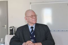 Namibischer Sozialminister und Botschafter vor "Afrika"-Bild von Alireza 004 © Wien Work Namibischer Sozialminister und Botschafter vor "Afrika"-Bild von Alireza 004 © Wien Work