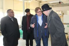 Namibischer Sozialminister und Botschafter vor "Afrika"-Bild von Alireza 006 © Wien Work Namibischer Sozialminister und Botschafter vor "Afrika"-Bild von Alireza 006 © Wien Work