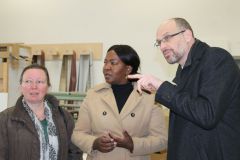 Namibischer Sozialminister und Botschafter vor "Afrika"-Bild von Alireza 008 © Wien Work Namibischer Sozialminister und Botschafter vor "Afrika"-Bild von Alireza 008 © Wien Work