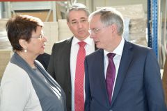 Sozialminister Stöger und Stadträtin Brauner bei ihrem Rundgang durch unsere Werkshalle - in Begleitung von Bezirksvorsteher Nevrivy © Wien Work Sozialminister Stöger und Stadträtin Brauner bei ihrem Rundgang durch unsere Werkshalle - in Begleitung von Bezirksvorsteher Nevrivy © Wien Work