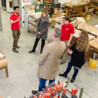 Führung Alexander Nuss und Gerti Wais von Würth Österreich durch Werkshalle_LehrlingeTischlerei © Würth Österreich Führung Alexander Nuss und Gerti Wais von Würth Österreich durch Werkshalle_LehrlingeTischlerei © Würth Österreich
