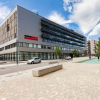 Wien Work Zentrale - Ansicht vom davor liegenden  Maria-Trapp-Platz © Wien Work Wien Work Zentrale - Ansicht vom davor liegenden  Maria-Trapp-Platz © Wien Work