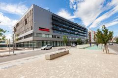 Wien Work Zentrale - Ansicht vom davor liegenden Maria-Trapp-Platz © Wien Work Wien Work Zentrale - Ansicht vom davor liegenden Maria-Trapp-Platz © Wien Work