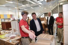 Bildungsstadtrat Jürgen Czernohorszky zu Besuch bei Wien Work - jetzt in der Ausbildung Holztechnik © Wien Work