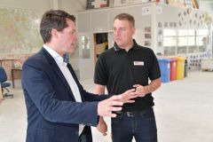 Bildungsstadtrat Jürgen Czernohorszky zu Besuch bei Wien Work - jetzt in der Ausbildung Renovierung © Wien Work Bildungsstadtrat Jürgen Czernohorszky zu Besuch bei Wien Work - jetzt in der Ausbildung Renovierung © Wien Work