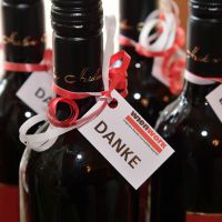 Weinflasche mit Etikett "Danke" © Wien Work Weinflasche mit Etikett "Danke" © Wien Work