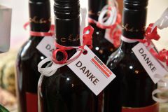 Weinflasche mit Etikett "Danke" © Wien Work Weinflasche mit Etikett "Danke" © Wien Work