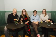 Festgäste mit DJ © wienwork/Luiza Puiu Festgäste mit DJ © wienwork/Luiza Puiu