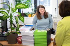 Renate Anderl im Gespräch mit unserer Sekretariatsleiterin Sabine Nemeth © Sebastian Philipp Renate Anderl im Gespräch mit unserer Sekretariatsleiterin Sabine Nemeth © Sebastian Philipp