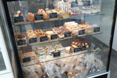 Kuchenvitirine des Walnuss-Haus im Priesterwohnheim © wienwork Kuchenvitirine des Walnuss-Haus im Priesterwohnheim © wienwork