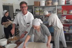 Thomas Kronlachner mit der Patisserie-Chefin vom Walnuss Haus © wienwork Thomas Kronlachner mit der Patisserie-Chefin vom Walnuss Haus © wienwork