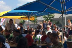 KollegInnen auf der Sonnenterrasse beim gemütlichen Plaudern © wienwork KollegInnen auf der Sonnenterrasse beim gemütlichen Plaudern © wienwork