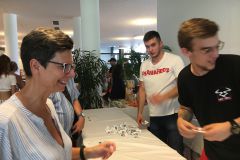 Zivis bei der Tombola-Ausgabe - Job mit Herausforderung! © wienwork Zivis bei der Tombola-Ausgabe - Job mit Herausforderung! © wienwork