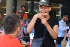 Kommunikation in Gebärdensprache am Sommerfest © wienwork Kommunikation in Gebärdensprache am Sommerfest © wienwork