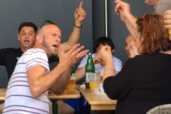 Partystimmung und ausgelassene Unterhaltung auch bei unseren gehörlosen KollegInnen © wienwork Partystimmung und ausgelassene Unterhaltung auch bei unseren gehörlosen KollegInnen © wienwork