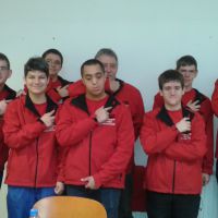 Lehrlinge aus dem Facility Service und ihre Ausbildner unterstützen den Welt-AIDS-Tag © Wien Work Lehrlinge aus dem Facility Service und ihre Ausbildner unterstützen den Welt-AIDS-Tag © Wien Work