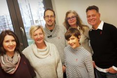 Unser Arbeitsassistenz-Team unterstütz den Welt-AIDS-Tag und trägt das Red Ribbon © Wien Work Unser Arbeitsassistenz-Team unterstütz den Welt-AIDS-Tag und trägt das Red Ribbon © Wien Work