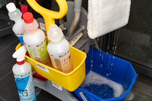 ökologischer Reinigungsmitteleinsatz bei der Reinigung © wienwork/simshot