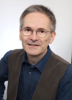 Gruppenbild neue Lehrlinge im Arbeitsministerium mit Minister Kocher © Wien Work Mag. Klemens Knapp-Menzl © Wien Work