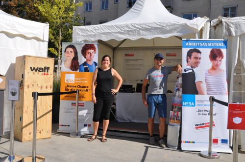 Kolleg*innen von JUCO und JASS am Infostand © wienwork