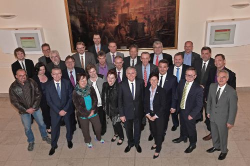 Gruppenfoto mit Sozialminister Stöger, allen 8 GeschäftsführerInnen der Integrativen Betriebe Österreich und Betriebsräten, Eigentümern und Aufsichtsräten © Wien Work
